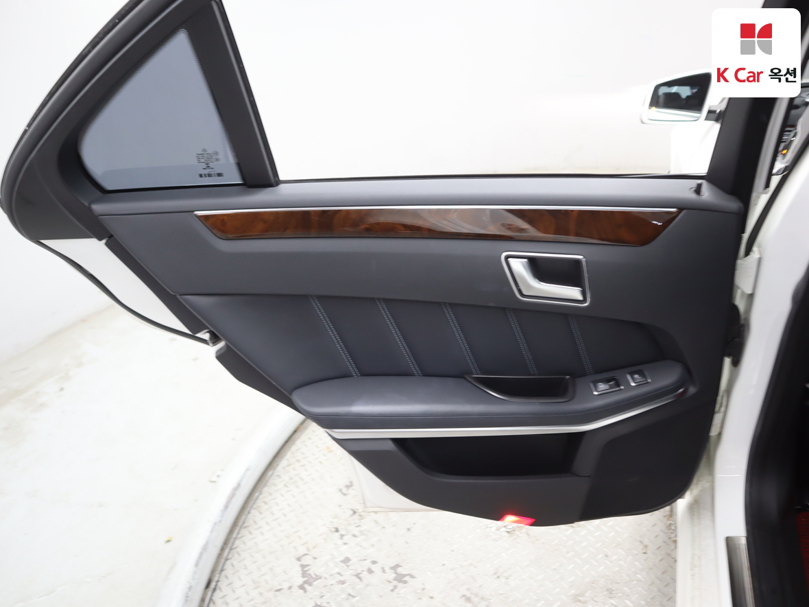 مرسيدس E-CLASS