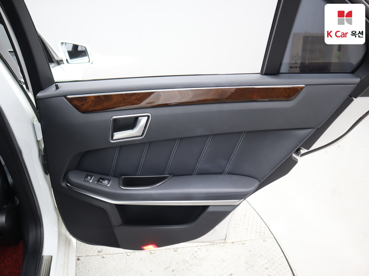مرسيدس E-CLASS