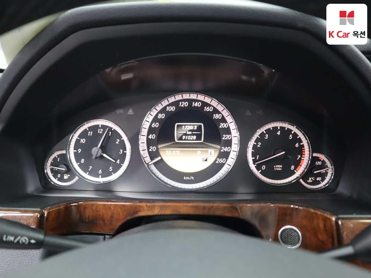 مرسيدس E-CLASS