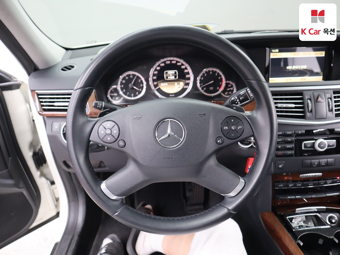 مرسيدس E-CLASS