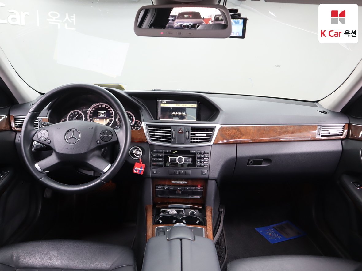 مرسيدس E-CLASS