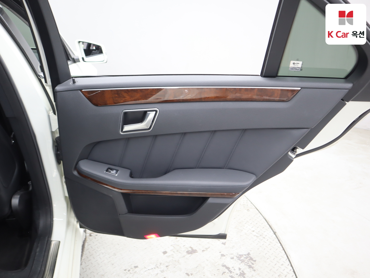 مرسيدس E-CLASS