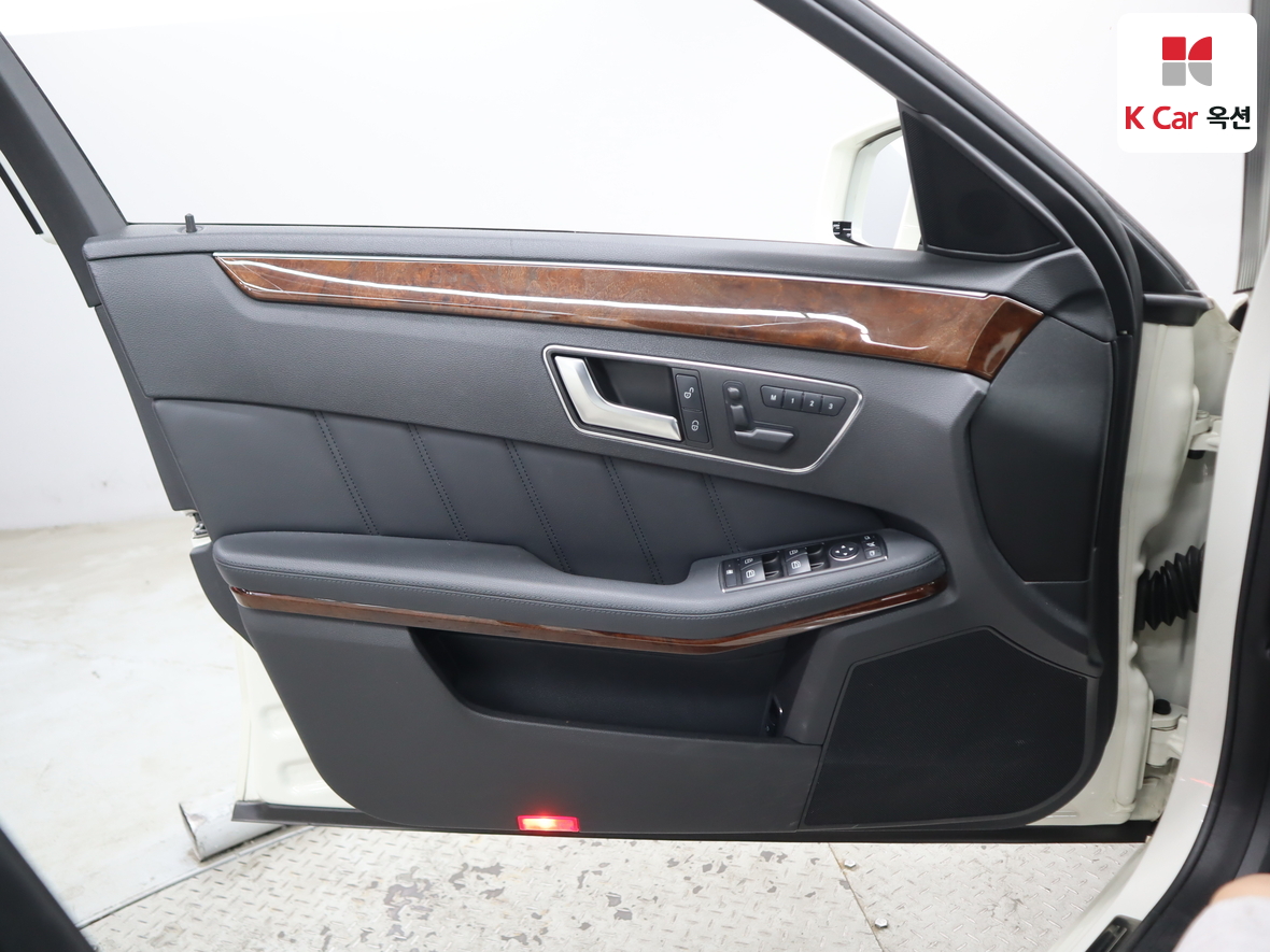 مرسيدس E-CLASS