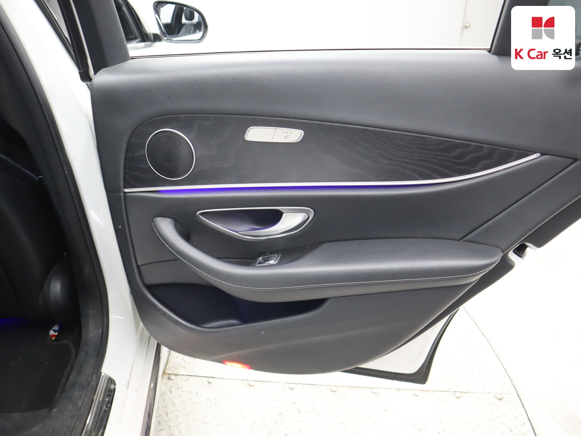 مرسيدس E-CLASS