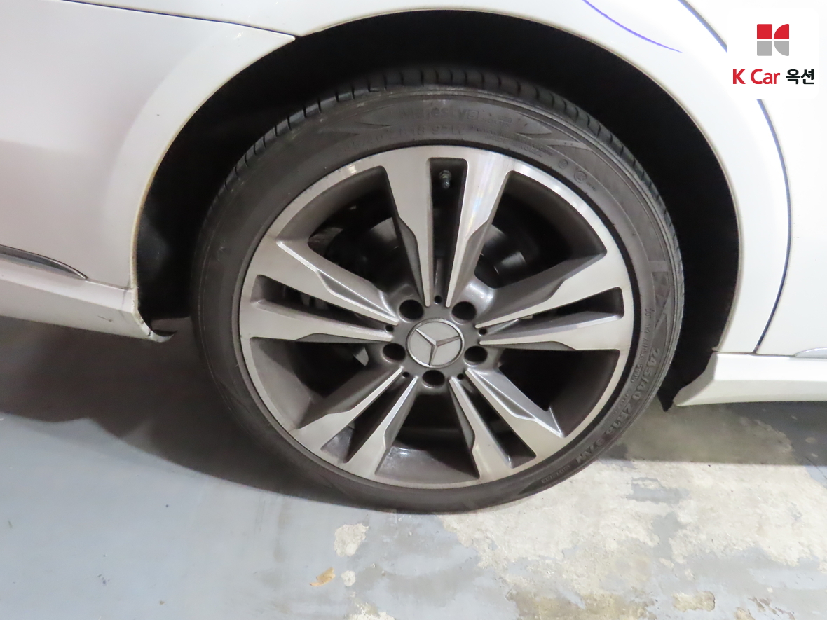 مرسيدس E-CLASS