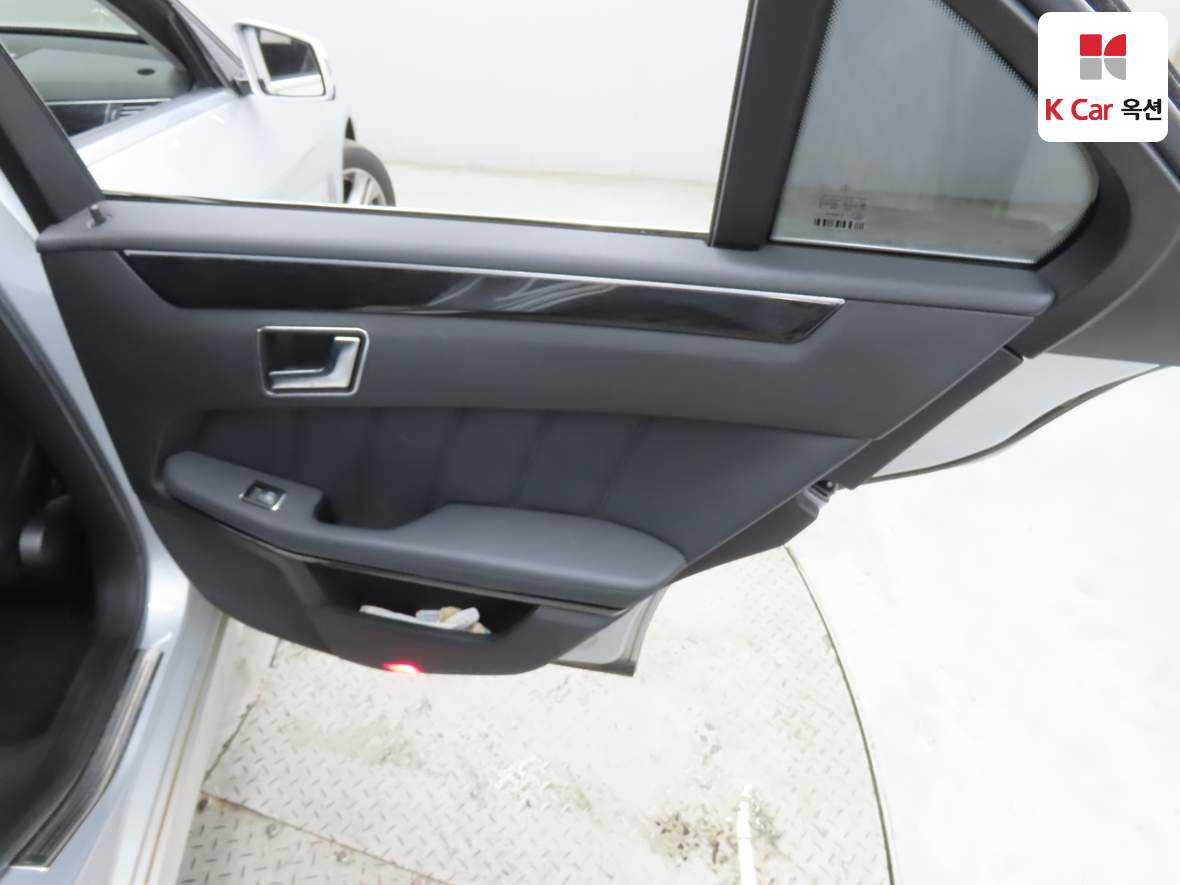 مرسيدس E-CLASS
