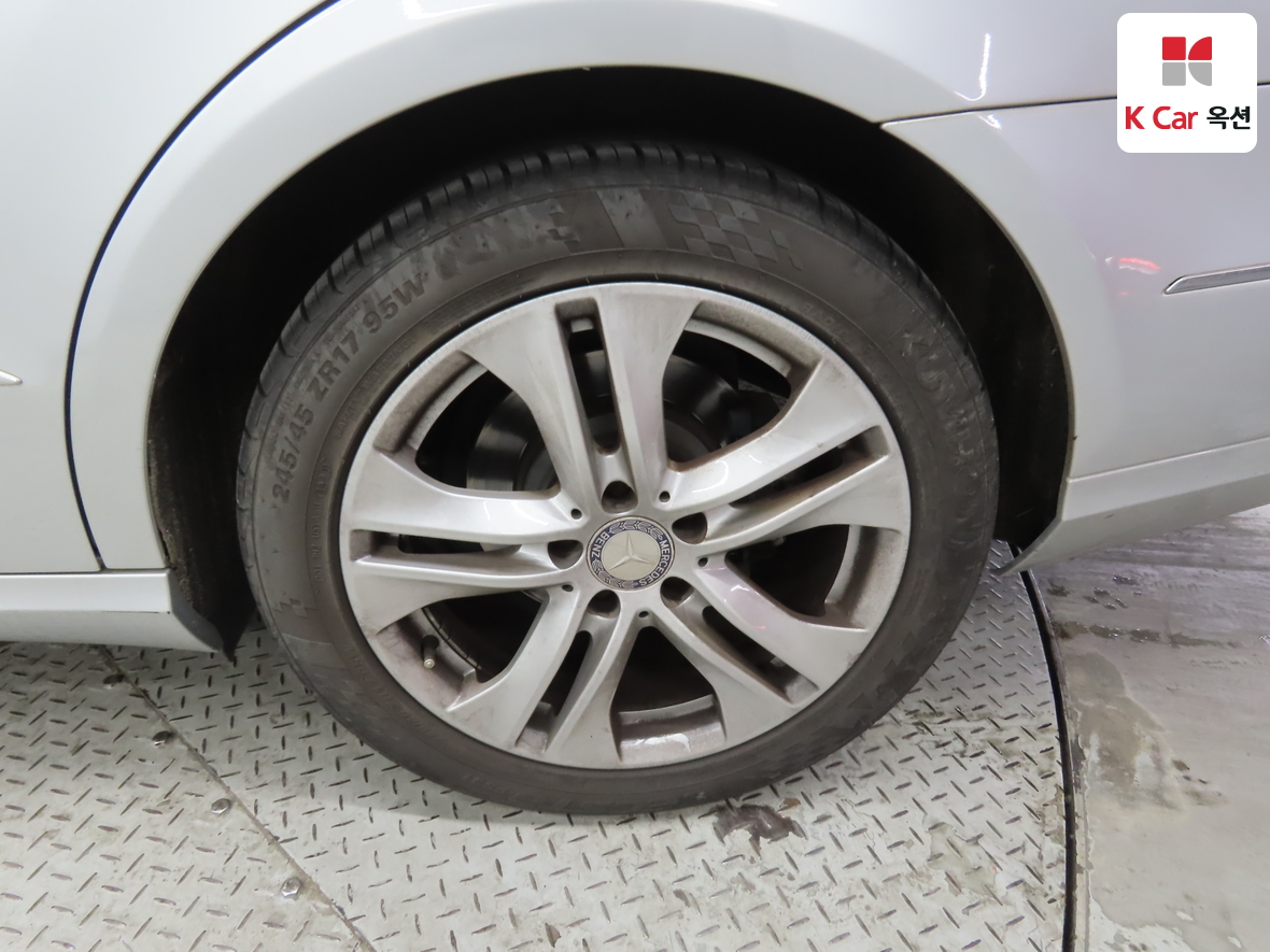 مرسيدس E-CLASS