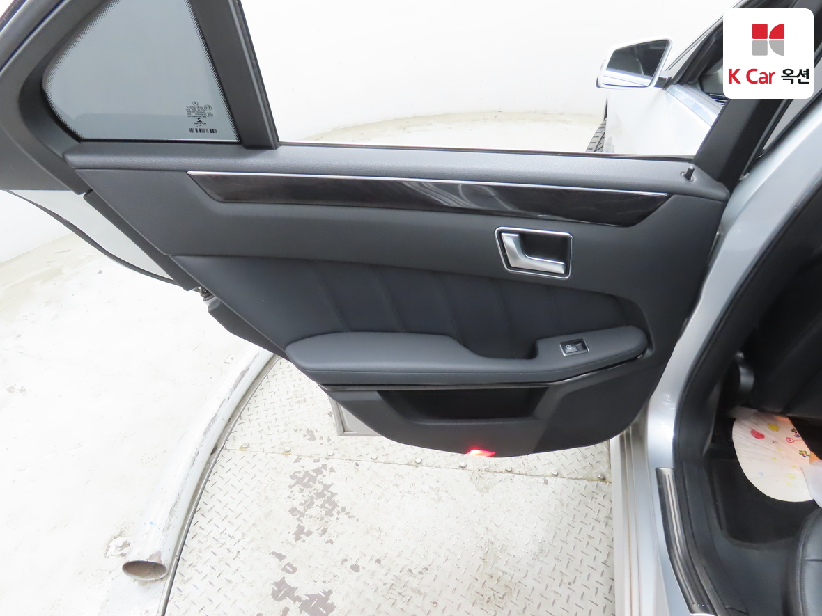 مرسيدس E-CLASS