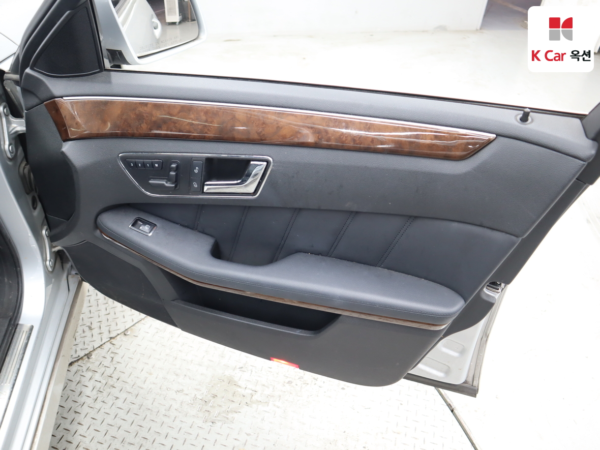 مرسيدس E-CLASS