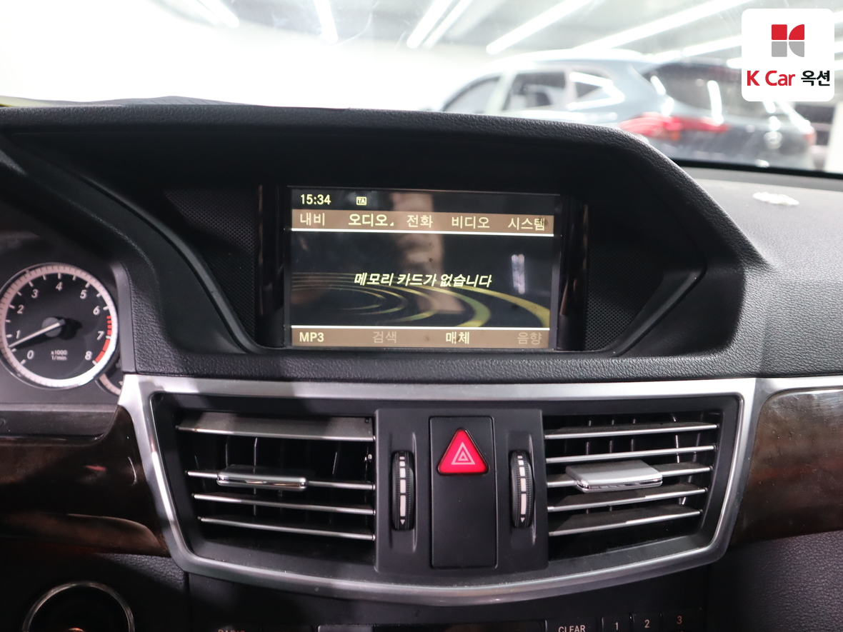 مرسيدس E-CLASS