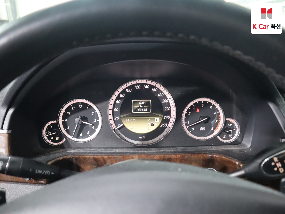 مرسيدس E-CLASS