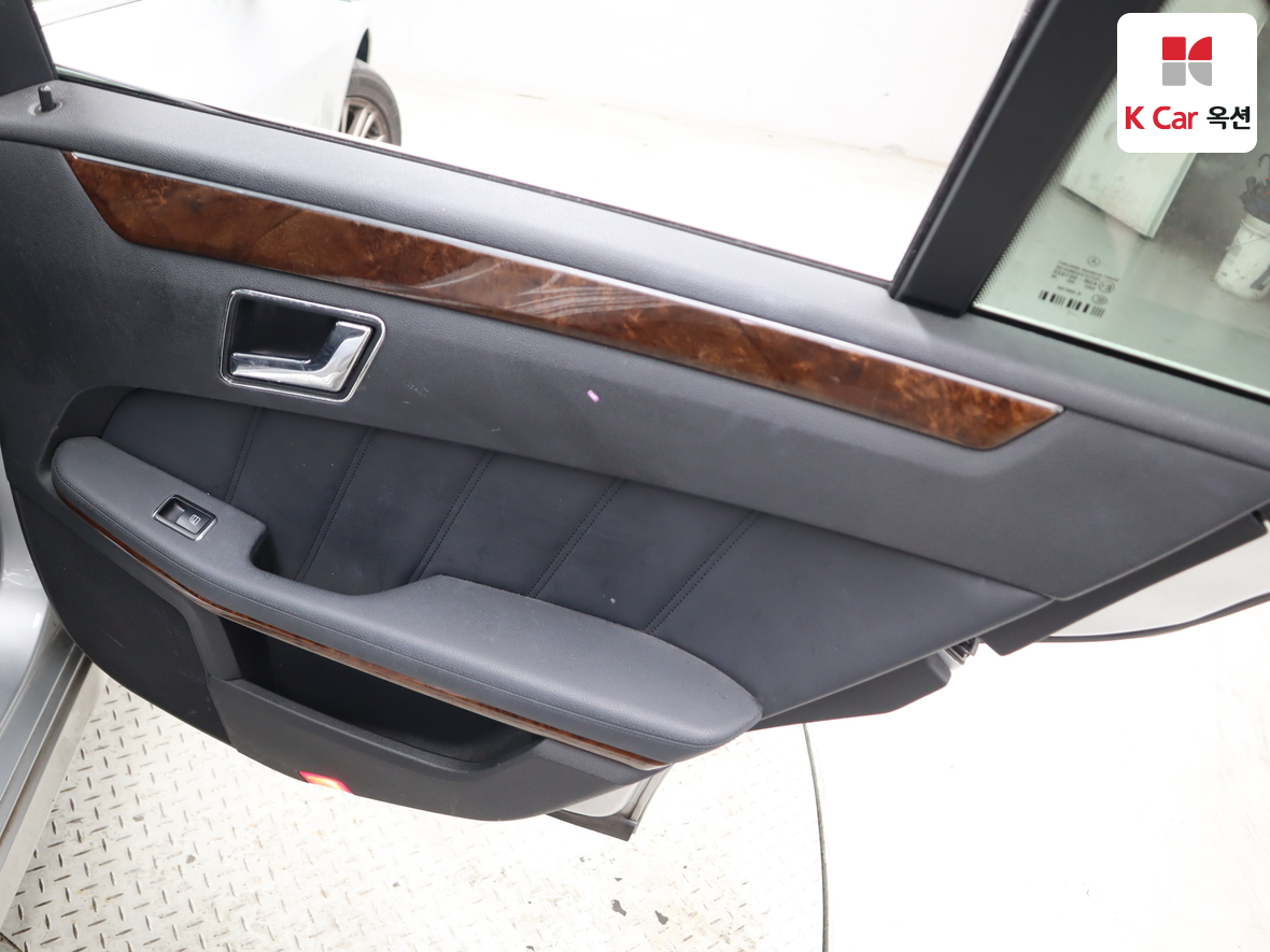 مرسيدس E-CLASS