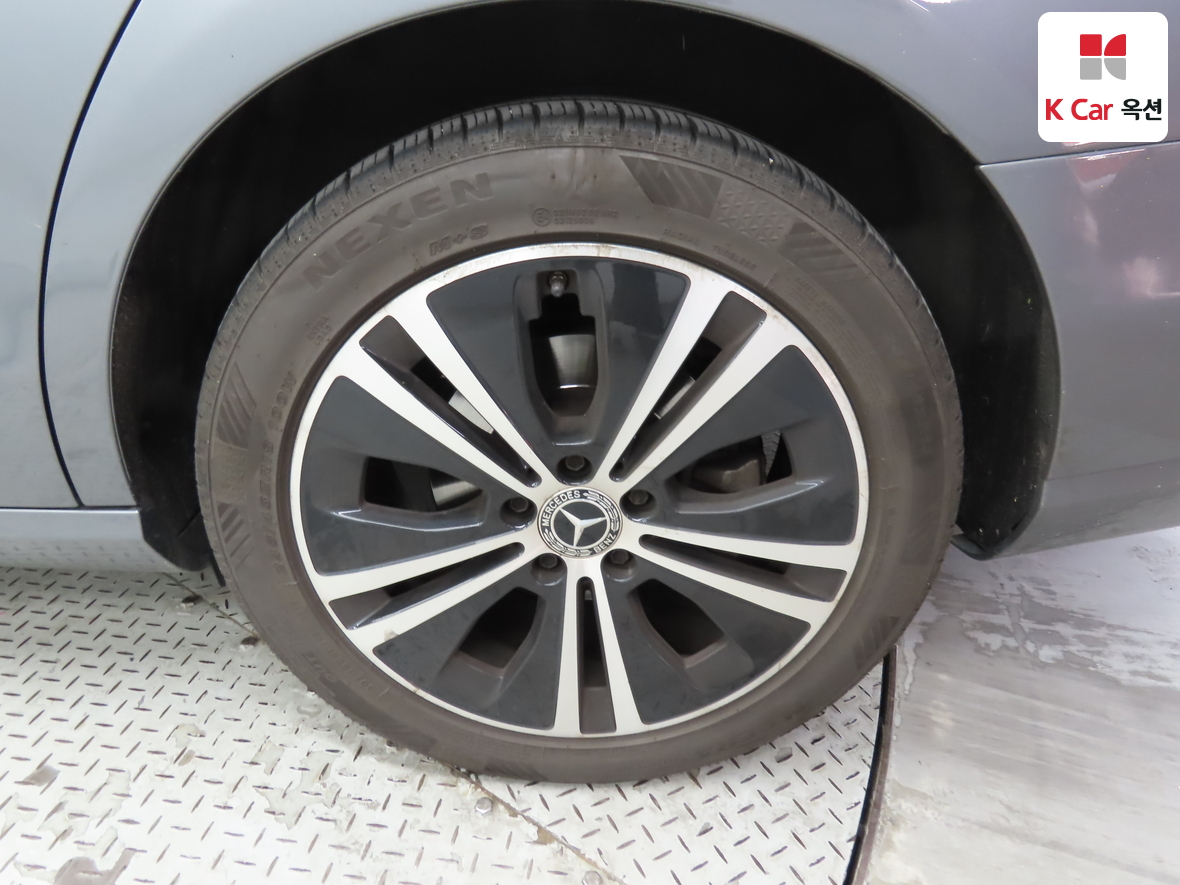 مرسيدس E-CLASS