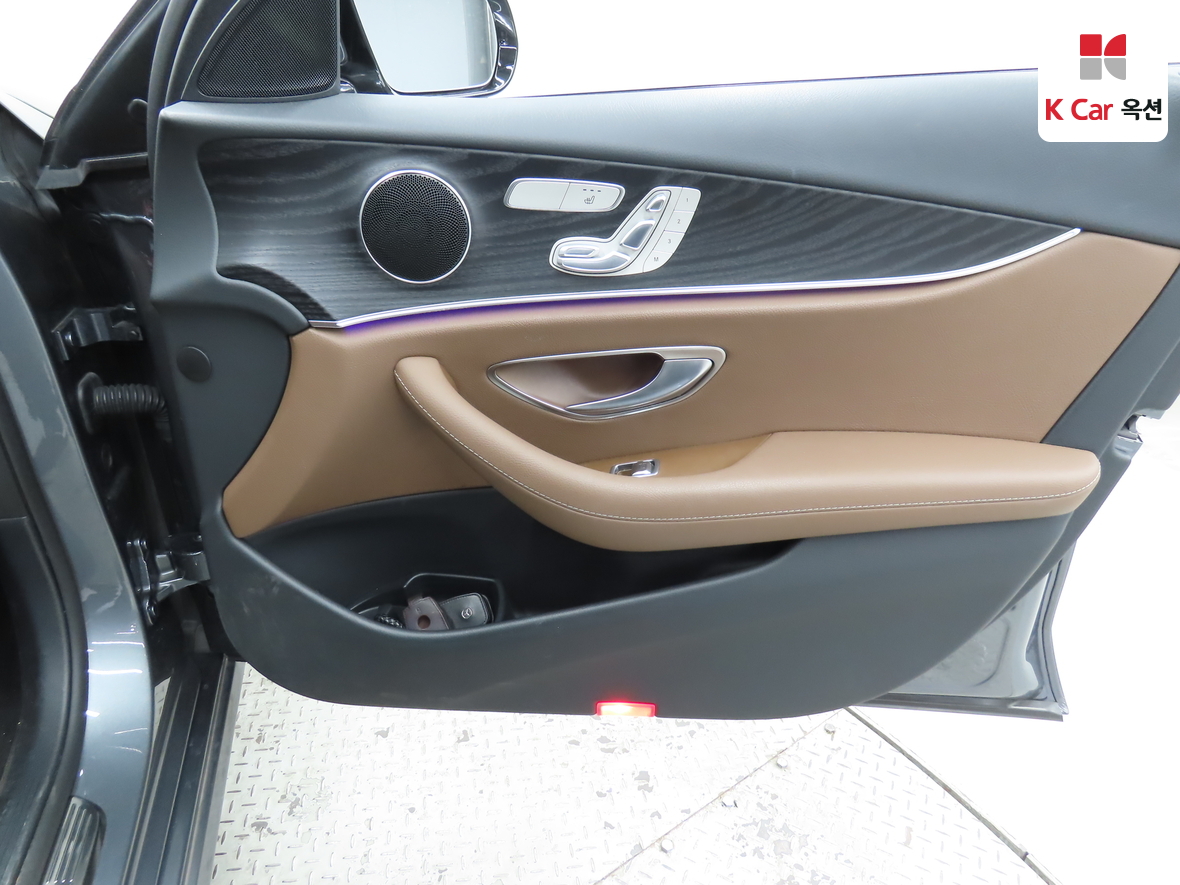 مرسيدس E-CLASS