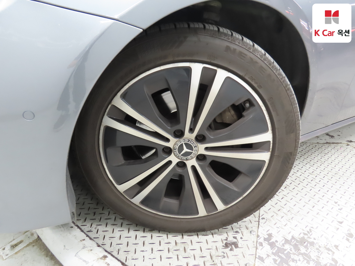 مرسيدس E-CLASS