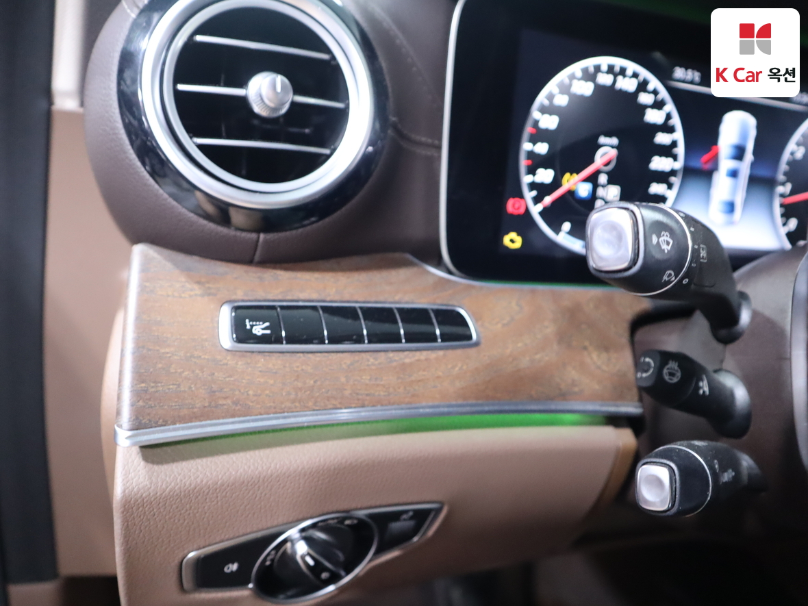 مرسيدس E-CLASS