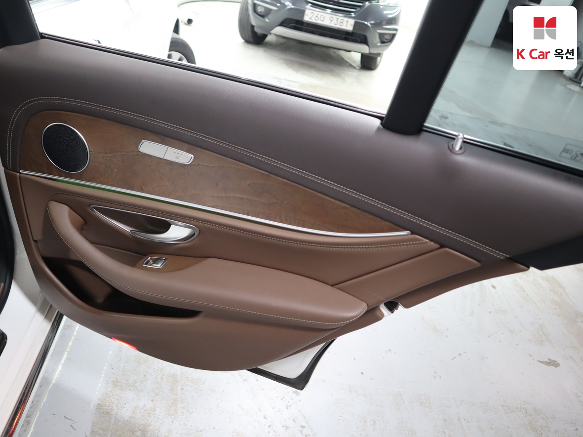 مرسيدس E-CLASS