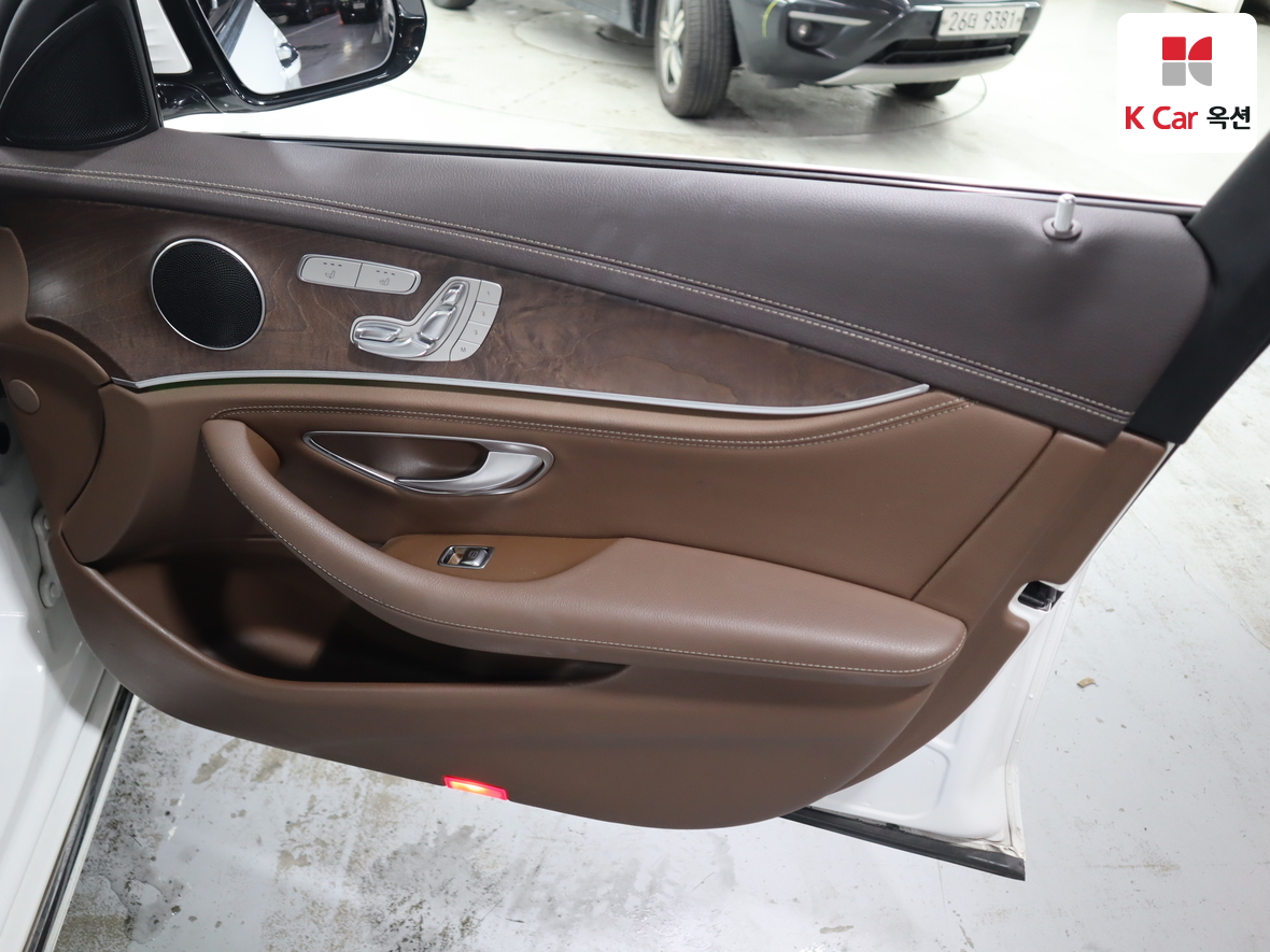 مرسيدس E-CLASS