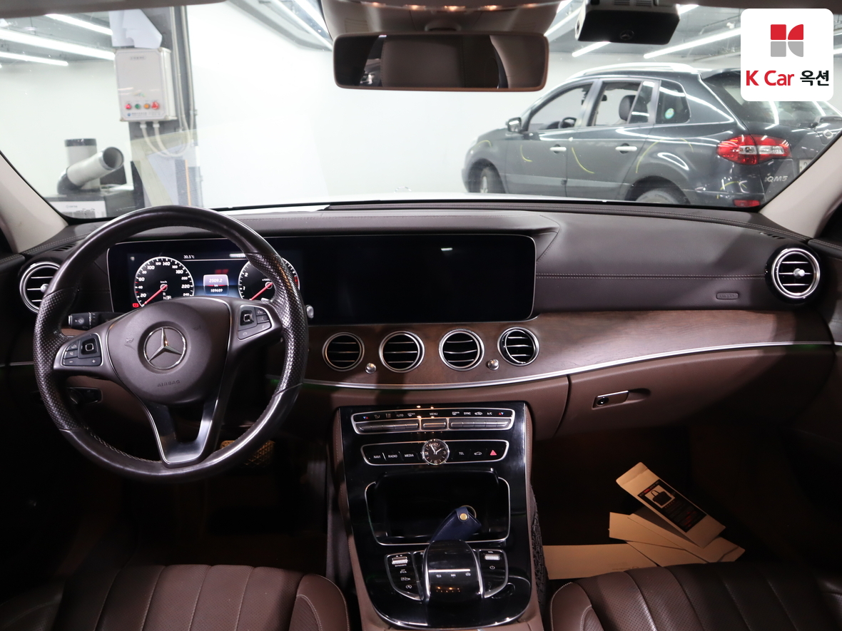 مرسيدس E-CLASS