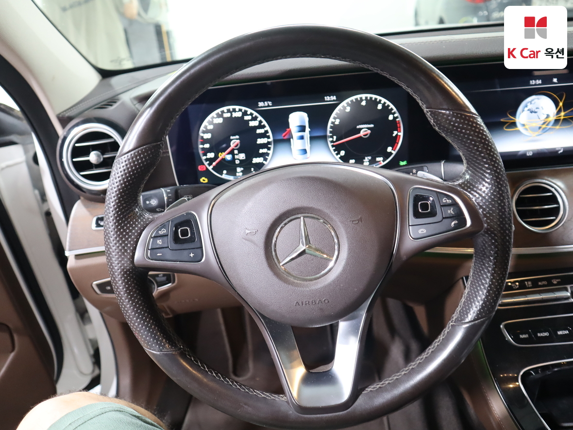 مرسيدس E-CLASS