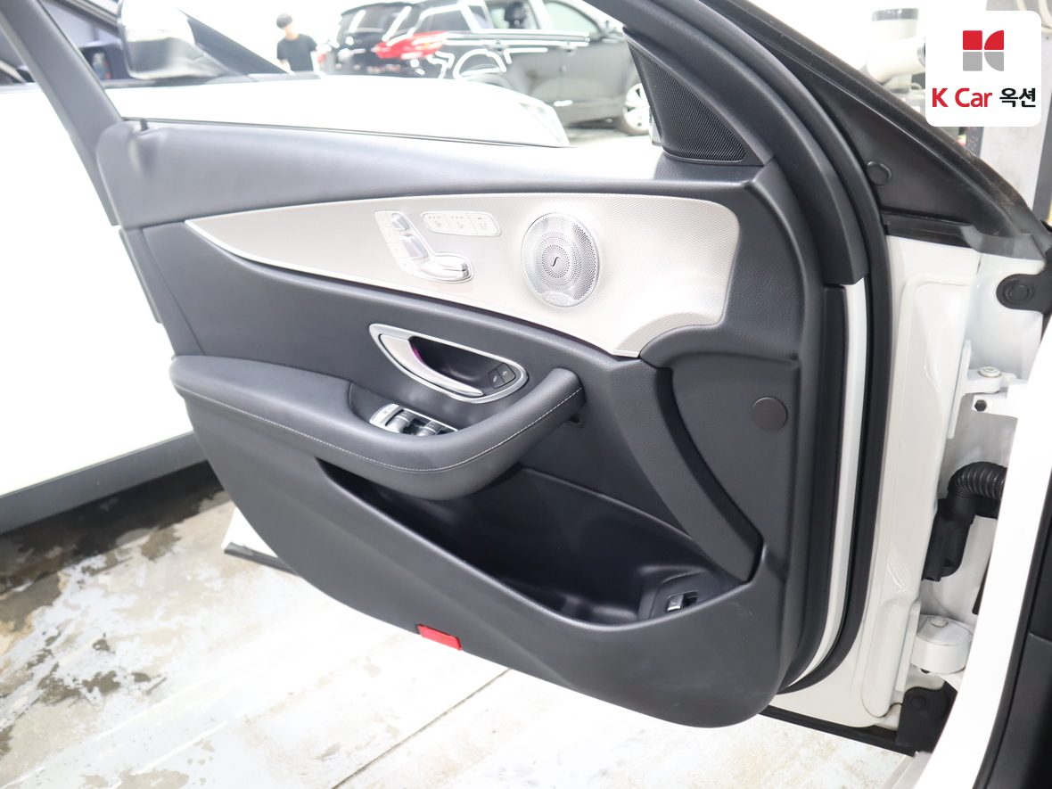 مرسيدس E-CLASS