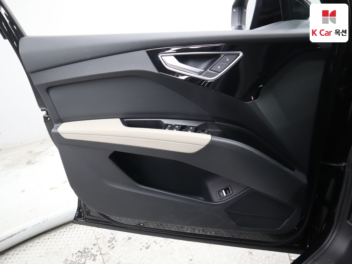 Audi Q4 2023 - Image 8