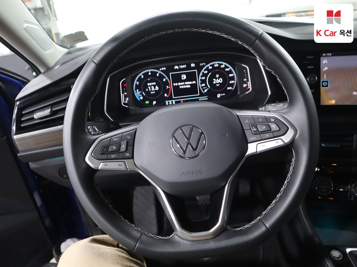 Volkswagen Jetta 2023 - Image 10
