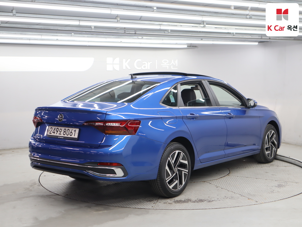 Volkswagen Jetta 2023 - Image 2