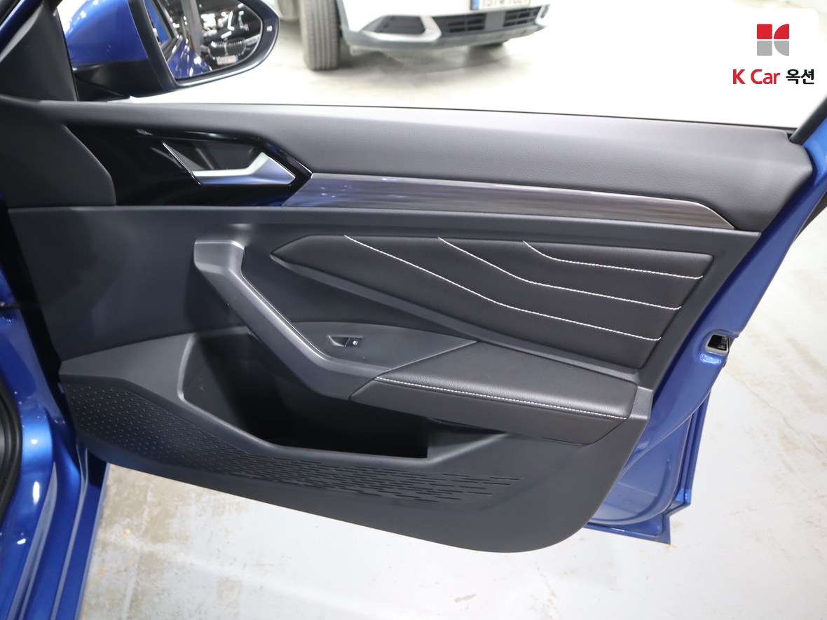 Volkswagen Jetta 2023 - Image 30