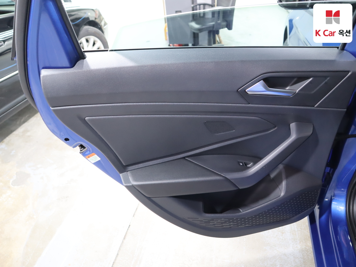 Volkswagen Jetta 2023 - Image 24