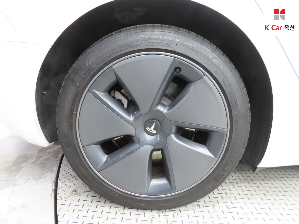 تسلا - MODEL 3 - Image 40