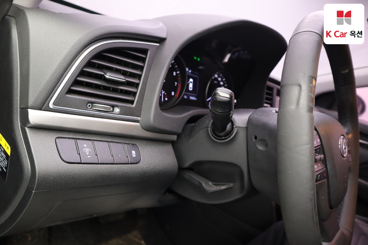 Hyundai Elantra 2016 - Image 9