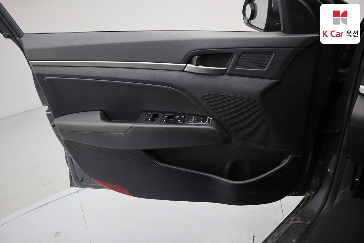 Hyundai Elantra 2016 - Image 8