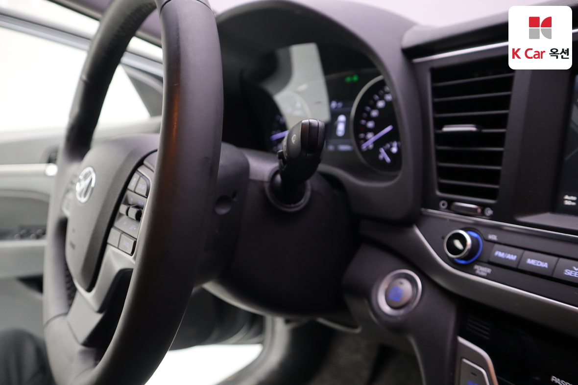 Hyundai Elantra 2016 - Image 11