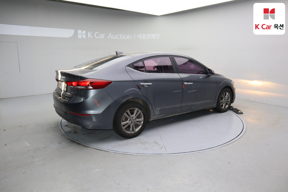 Hyundai Elantra 2016 - Image 2