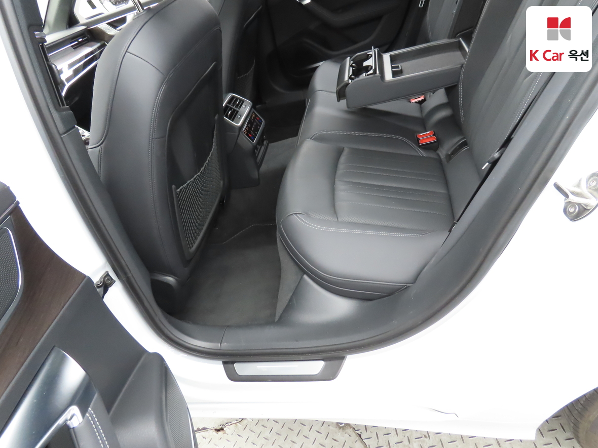 أودي A6 2023 - صورة 25