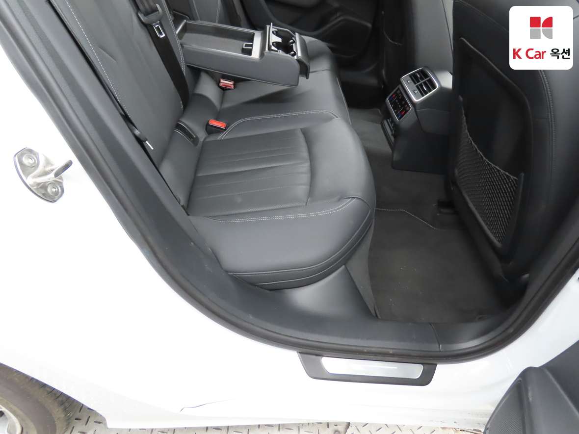 أودي A6 2023 - صورة 31