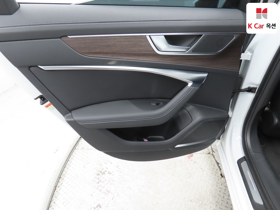 أودي A6 2023 - صورة 24