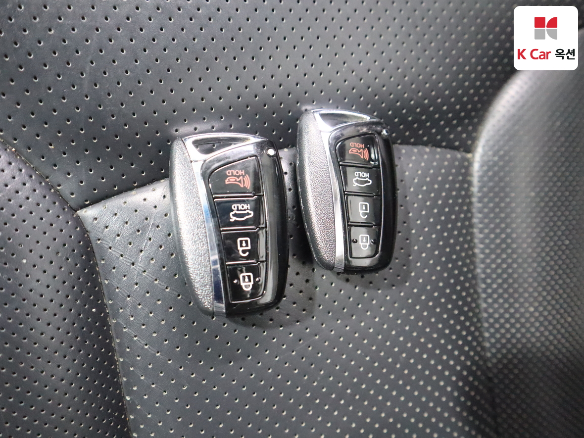 Hyundai AZERA 2012 - Image 18