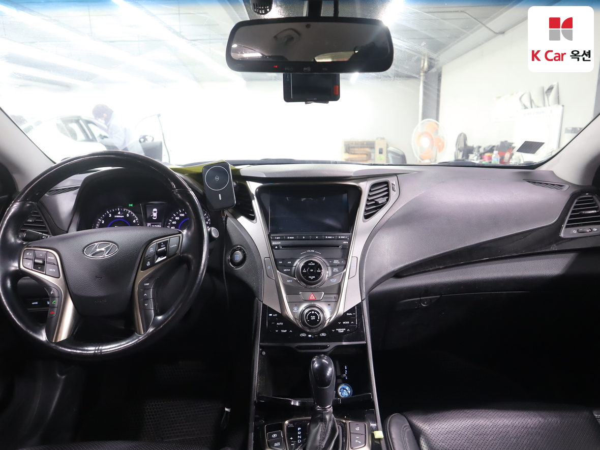 Hyundai AZERA 2012 - Image 3