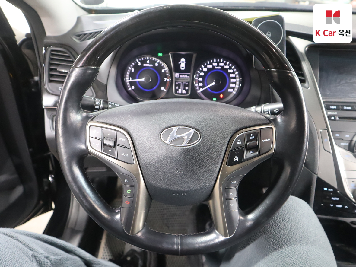Hyundai AZERA 2012 - Image 10
