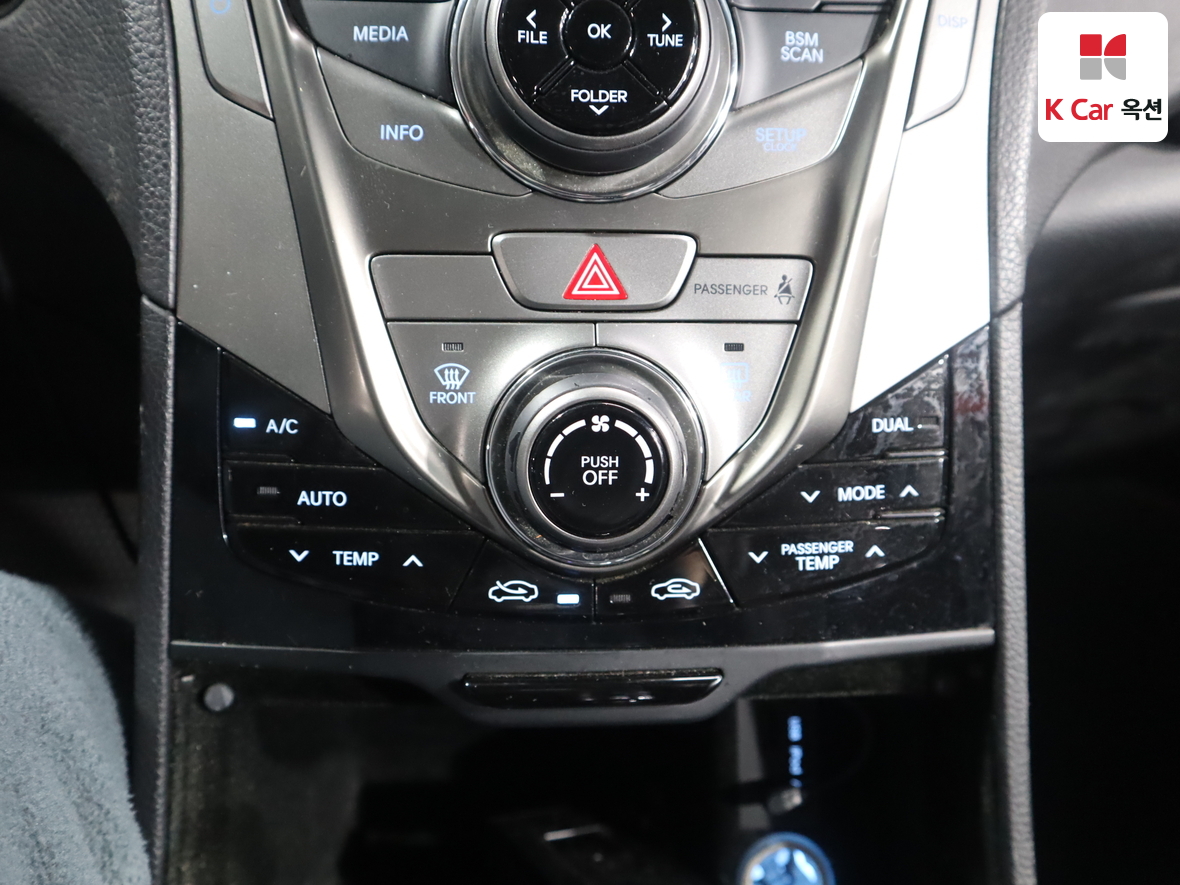 Hyundai AZERA 2012 - Image 16