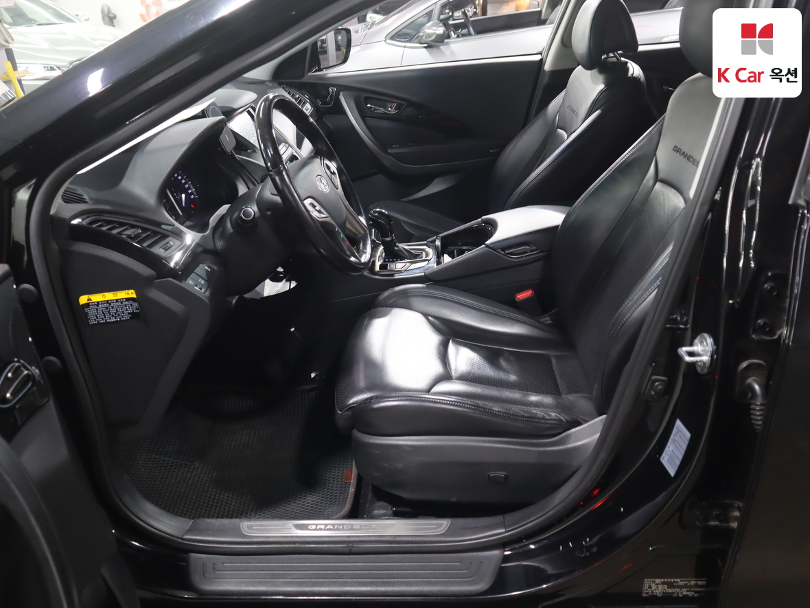 Hyundai AZERA 2012 - Image 19