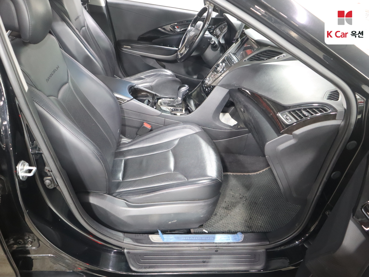 Hyundai AZERA 2012 - Image 32