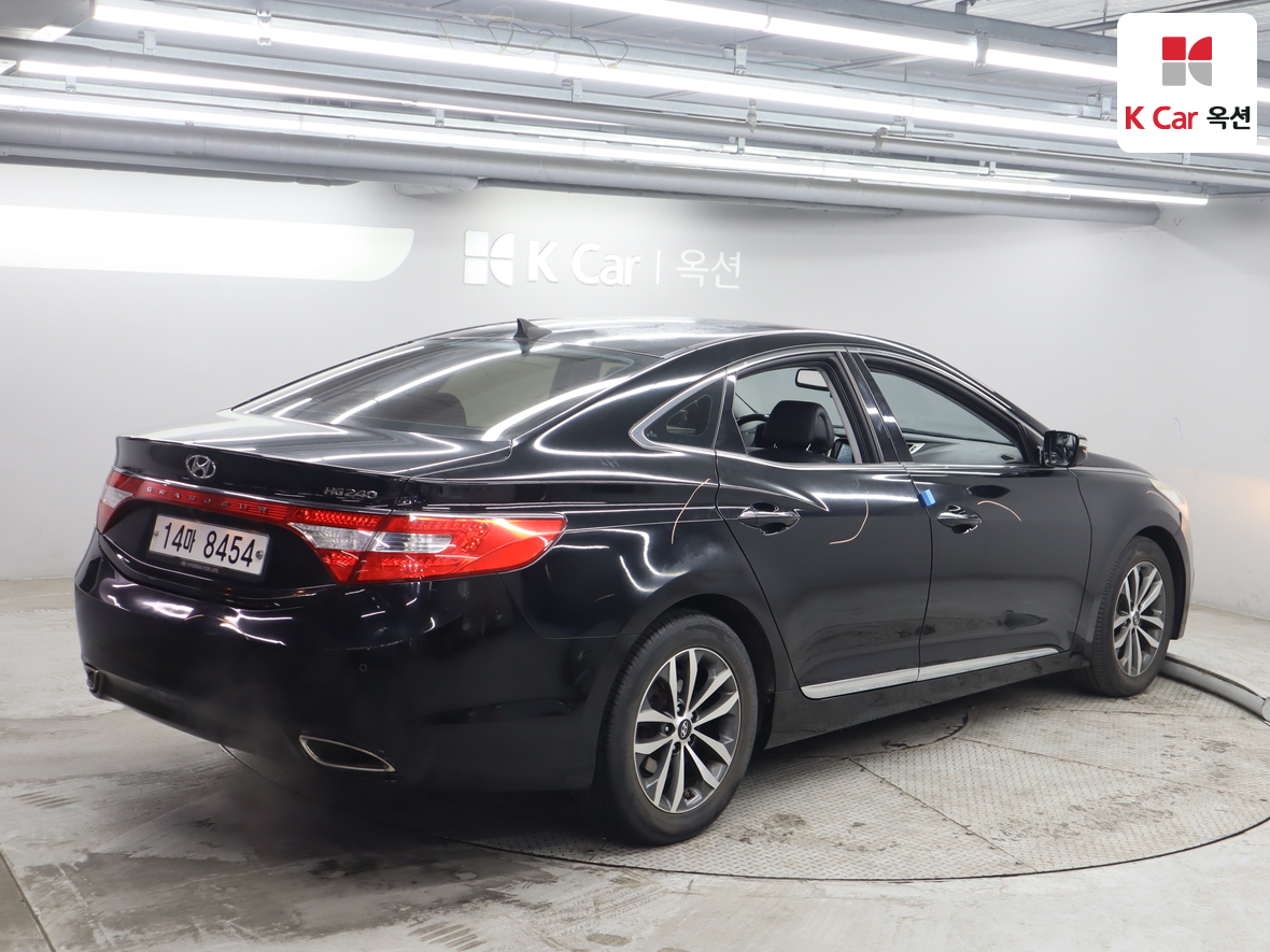 Hyundai AZERA 2012 - Image 2