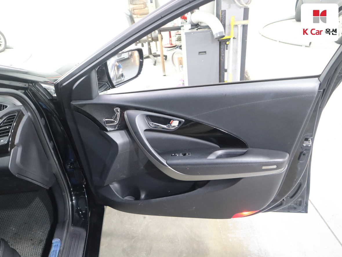 Hyundai AZERA 2012 - Image 31