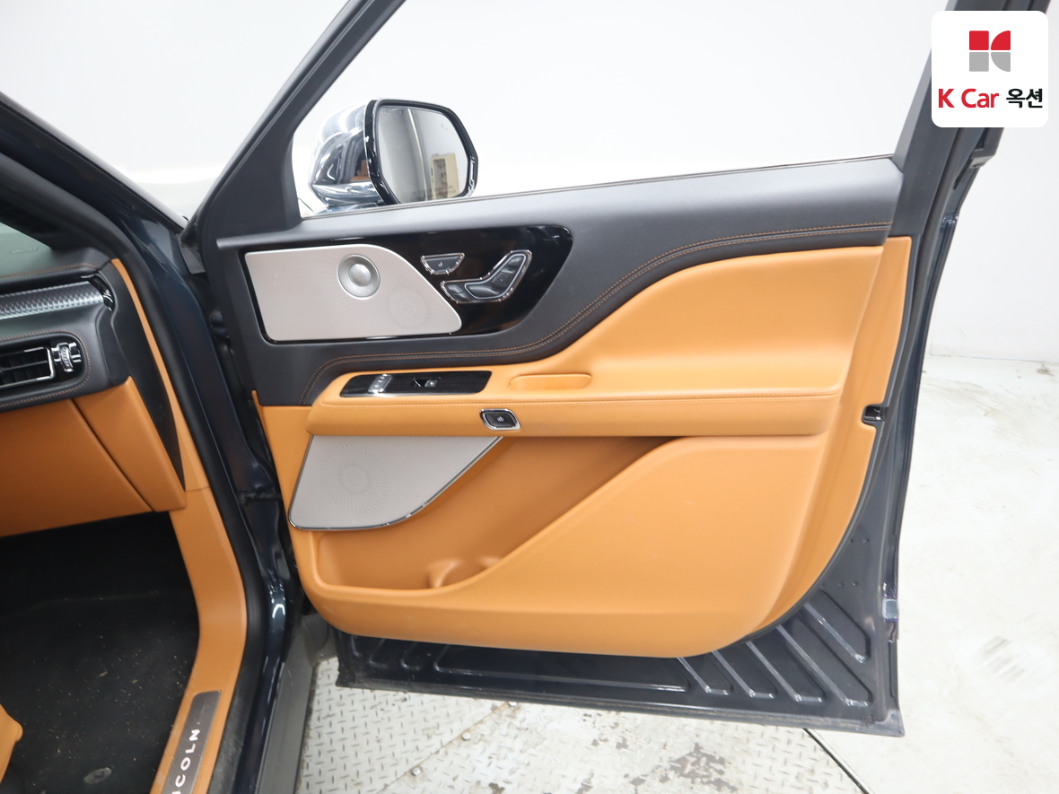 2021 - Lincoln Aviator