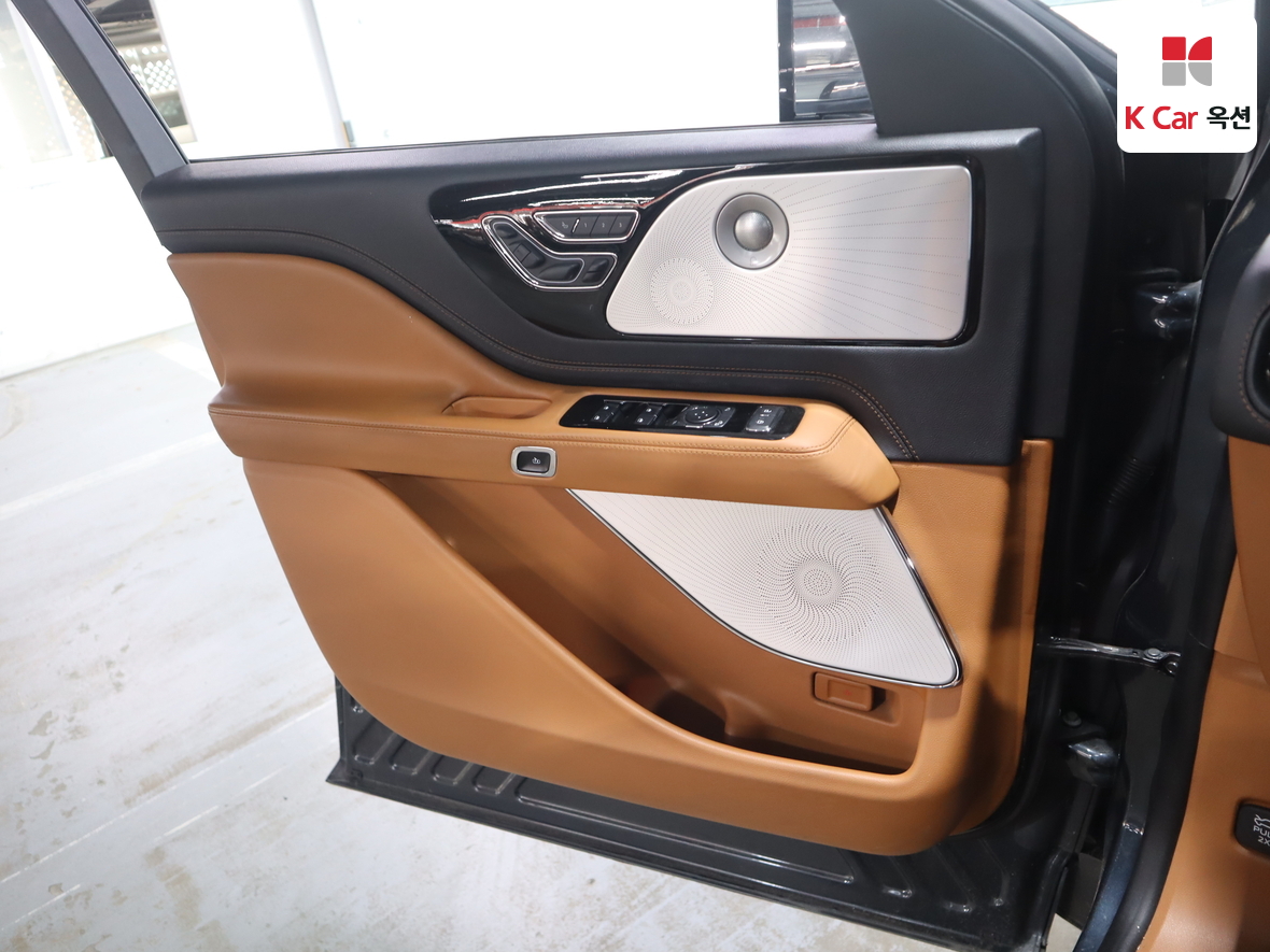 2021 - Lincoln Aviator