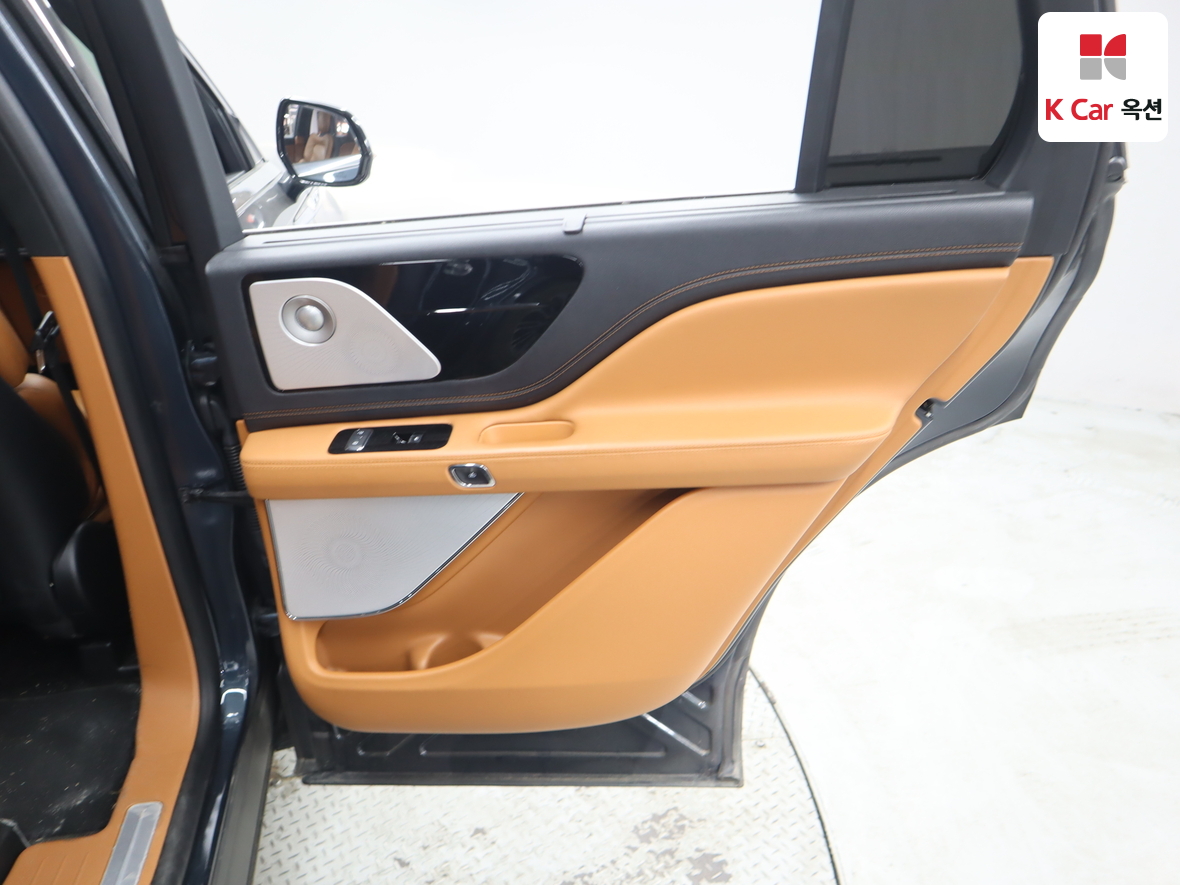 2021 - Lincoln Aviator