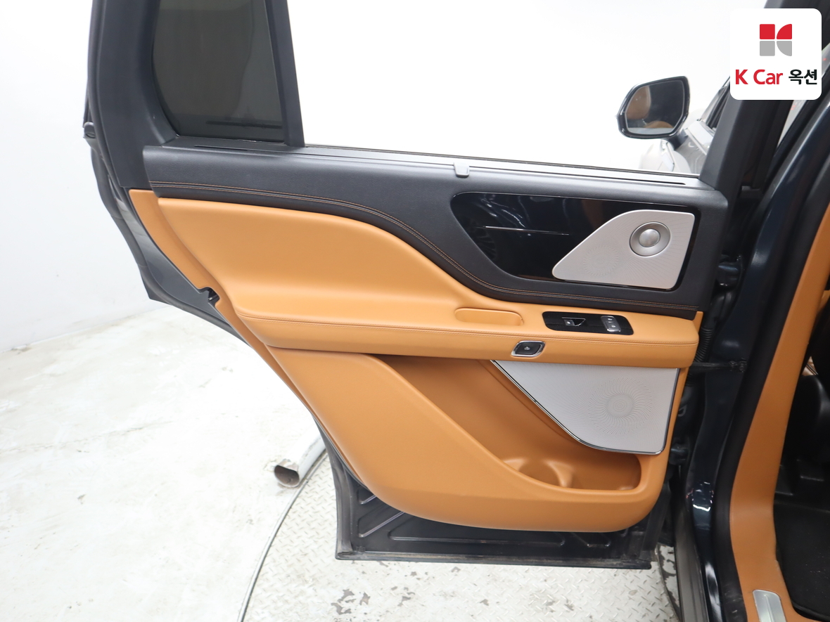 2021 - Lincoln Aviator